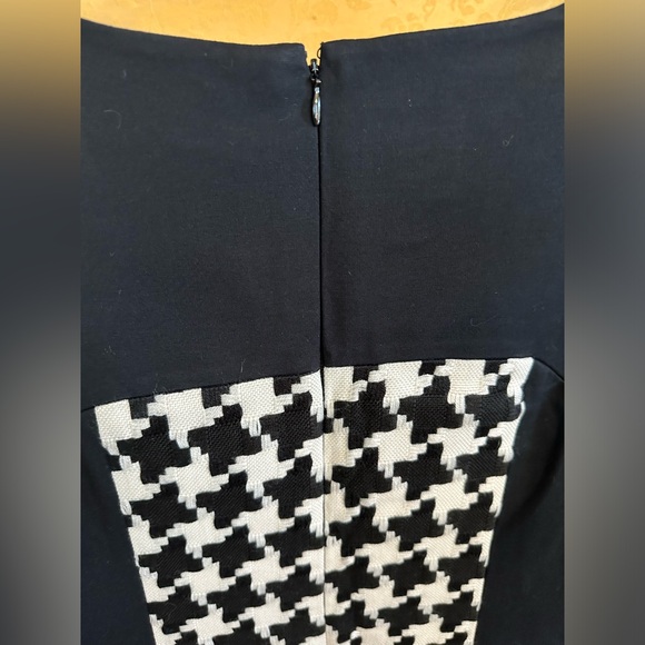 Boutique Black Sleeveless Chevron Dress - Picture 7 of 7